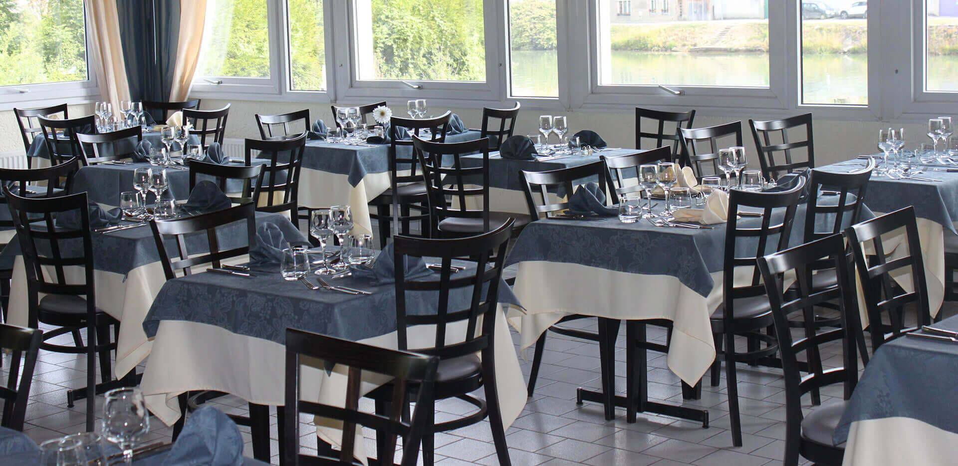 Salle du restaurant Le Bateau Lavoir à Damery